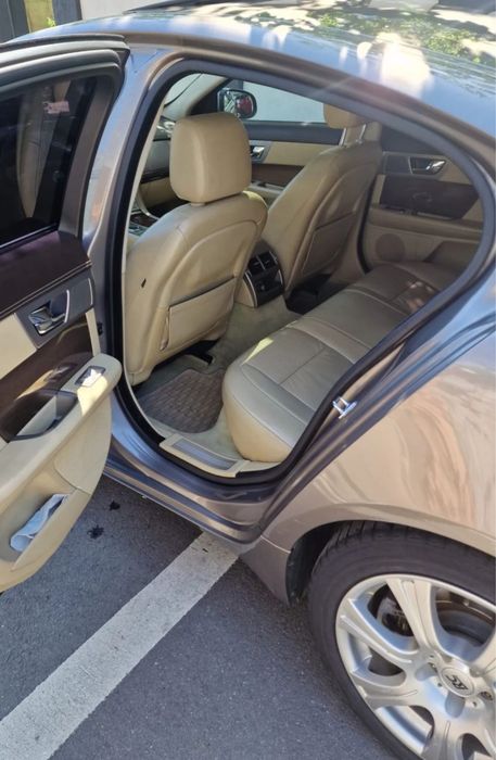 Jaguar XF-S biturbo 275 cp