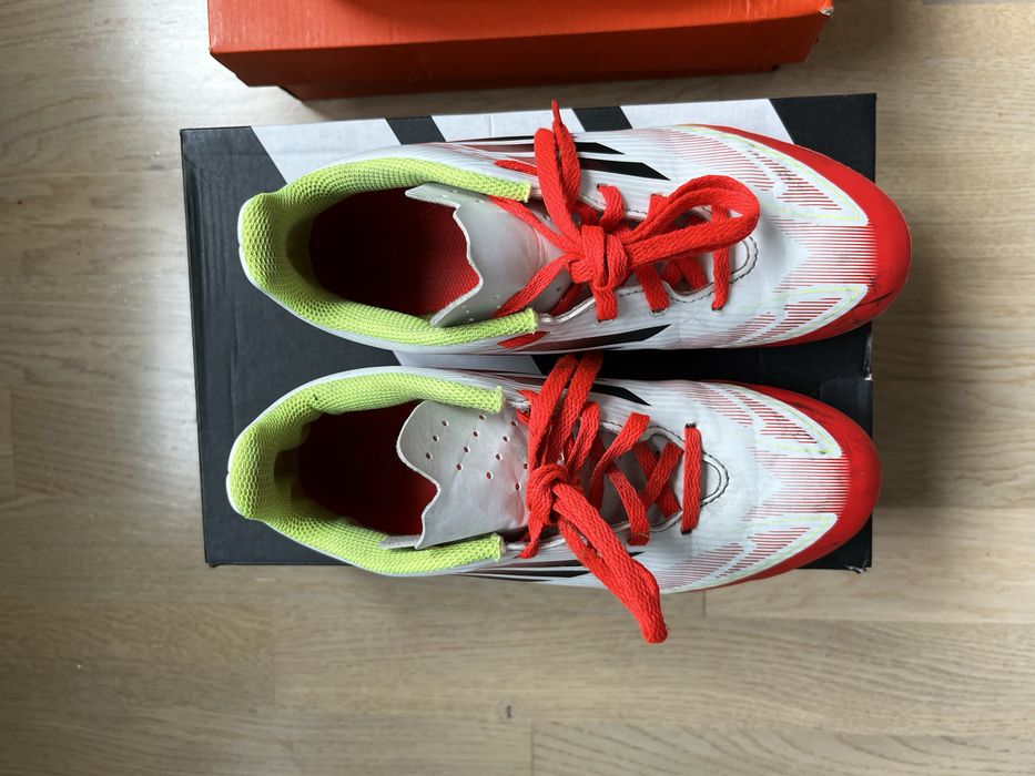 Бутонки Nike и Adidas
