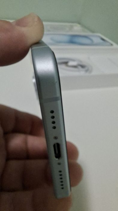iPhone 15 Plus 128 GB, перфектен + оригинален MagSafe калъф