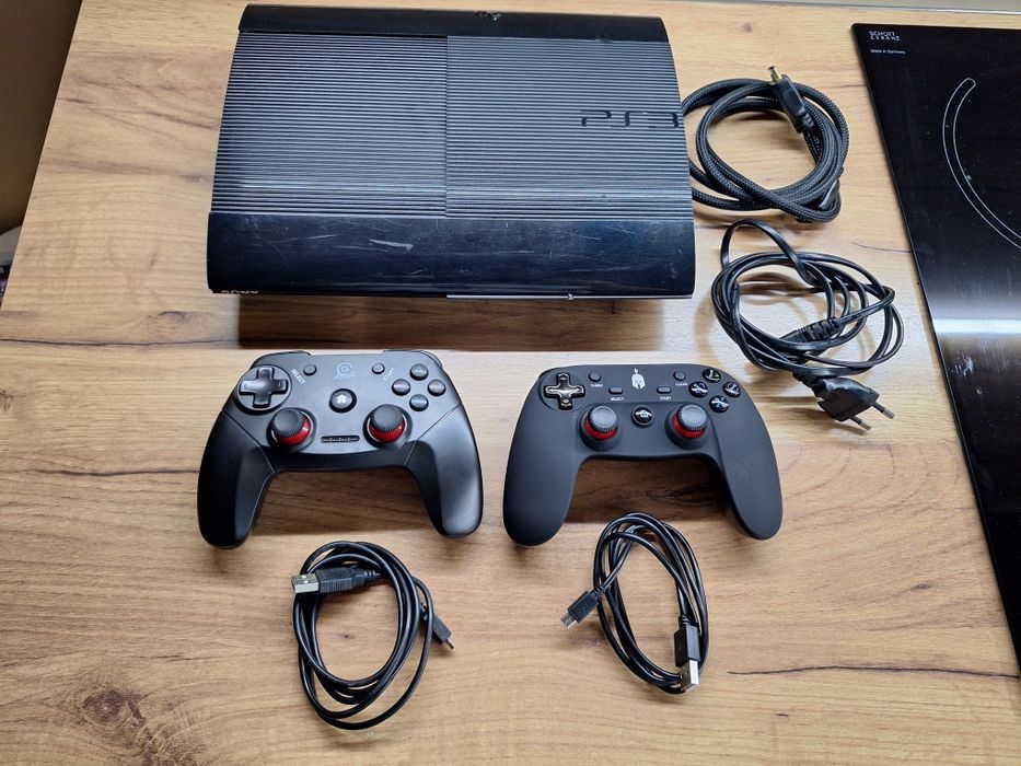 Sony Playstation 4 + 2 оригинални джойстика (ПРОМО цена 240лв)