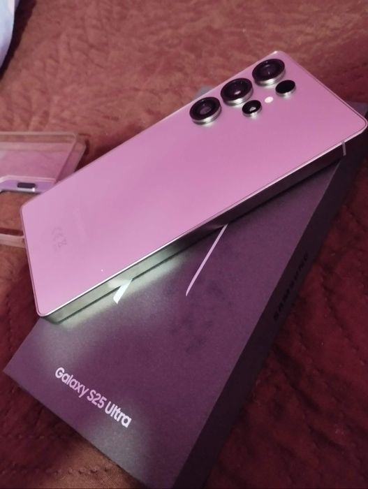 Продавам samsung s25 Ultra 256GB 12 RAM