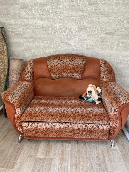 Диван б/у в отличном состоянии за 35.000тг(цена договорная)