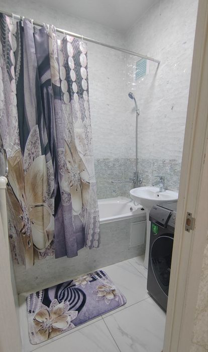 Продам чиланзар 10.  Двух комнатная.  Зеркалка