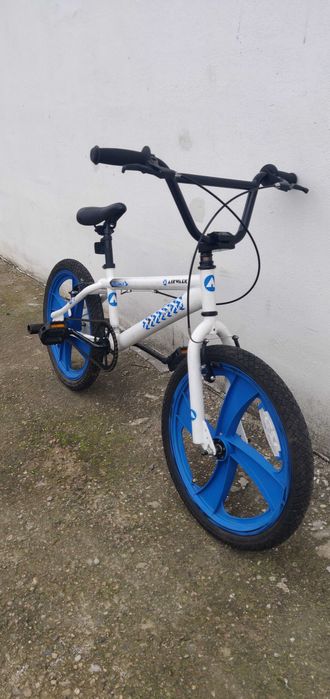 Bicicleta Bmx cu roti de 20 inch