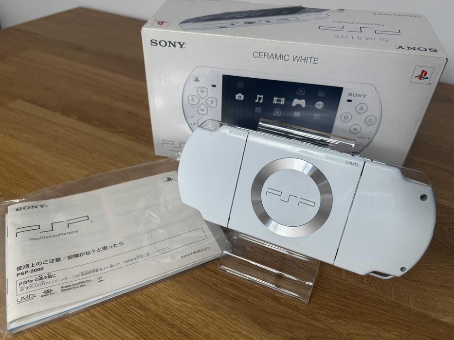 PSP 2000 Ceramic White în cutie — Slim and Lite, modată