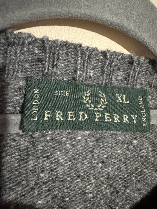 Fred Perry Pulover.