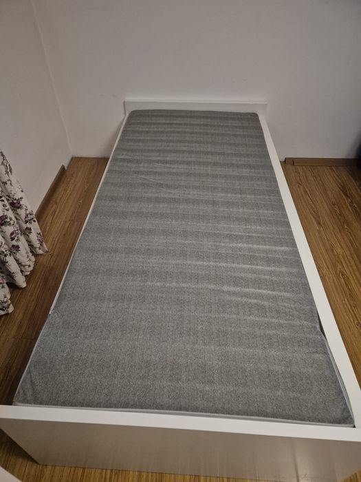 Pat de o persoana cu 2 sertare IKEA  + Saltea