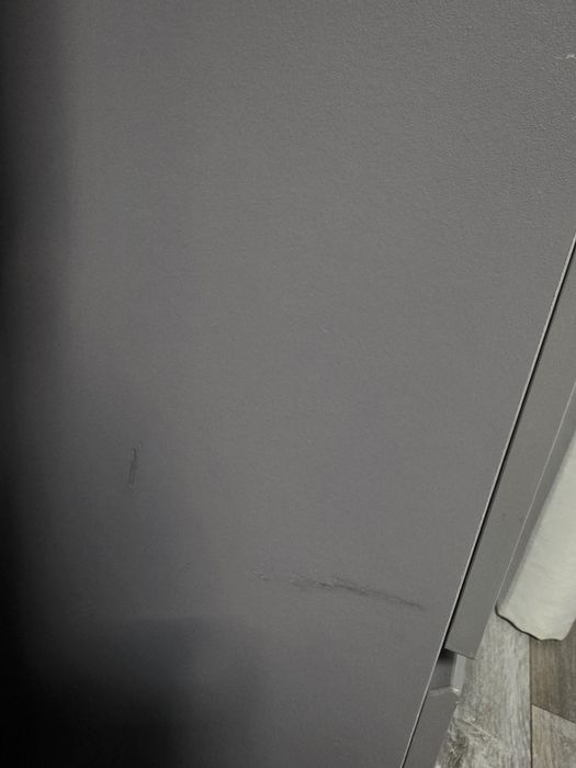 Сив скрин с 5 чекмеджета