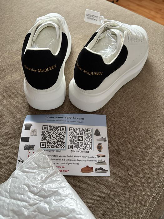 Vând alexander McQueen