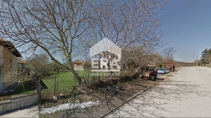 Парцел за къща на асфалтиран път в гр. Ябланица, Софийска област