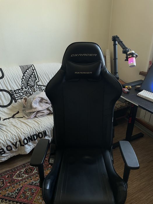 Игровое кресло Dxracer