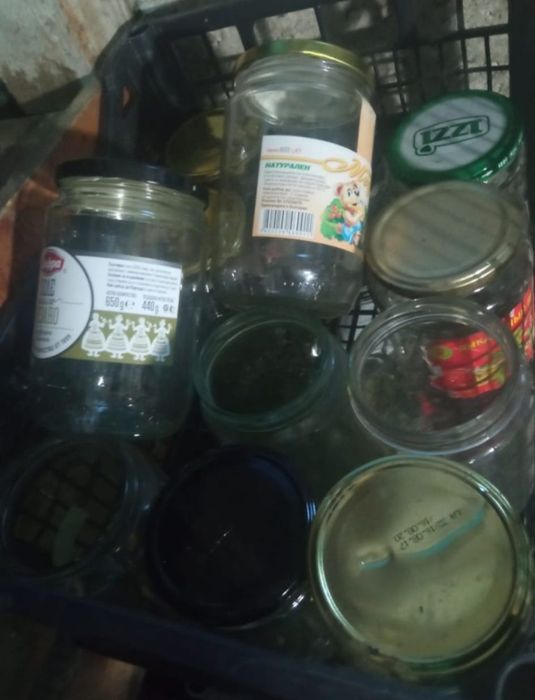 Буркани с  капачки на винт