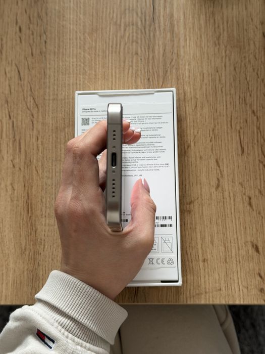 iPhone 16 Pro Natural Titanium 256GB