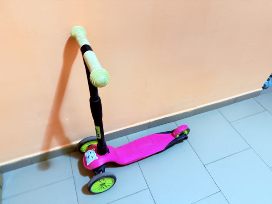 Самокат на 3-4 года 3500 тг