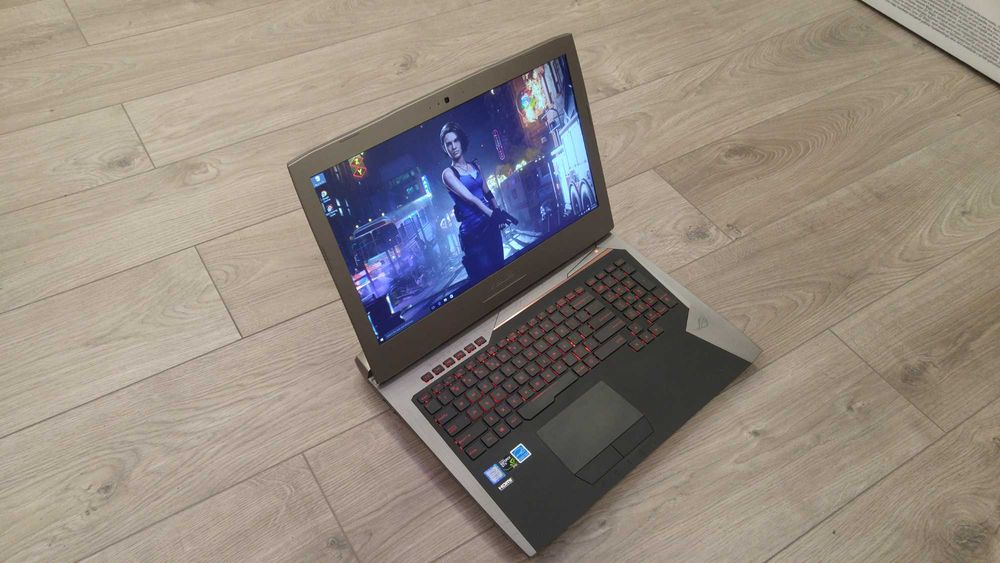 laptop Asus Republic of Gamers, intel core i7- video 8 gb , 17,3 inch