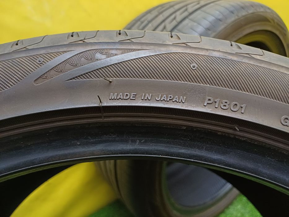 Шины 265/35 R18 Bridgestone пара.