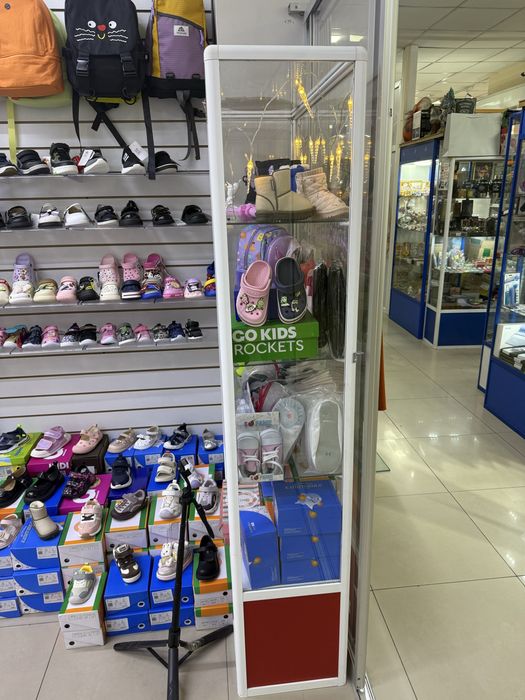 Продам б/у стеклянный стеллаж