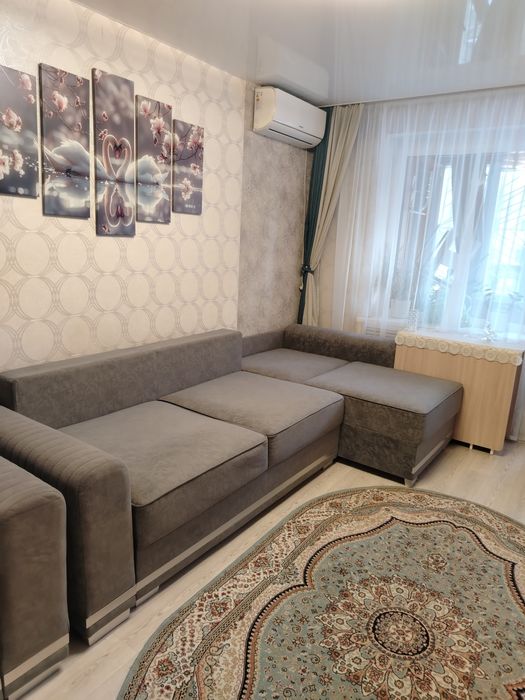 Угловой диван и кресло