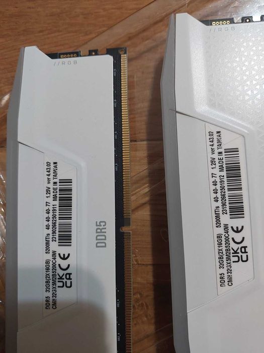 32GB 5200MT/s CL40 - Corsair Vengance RGB (XMP) DDR5