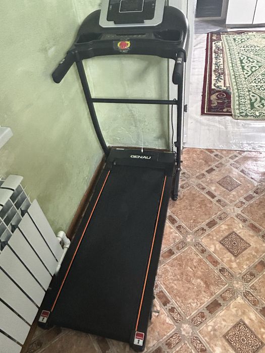 Продам срочно беговую дорожку