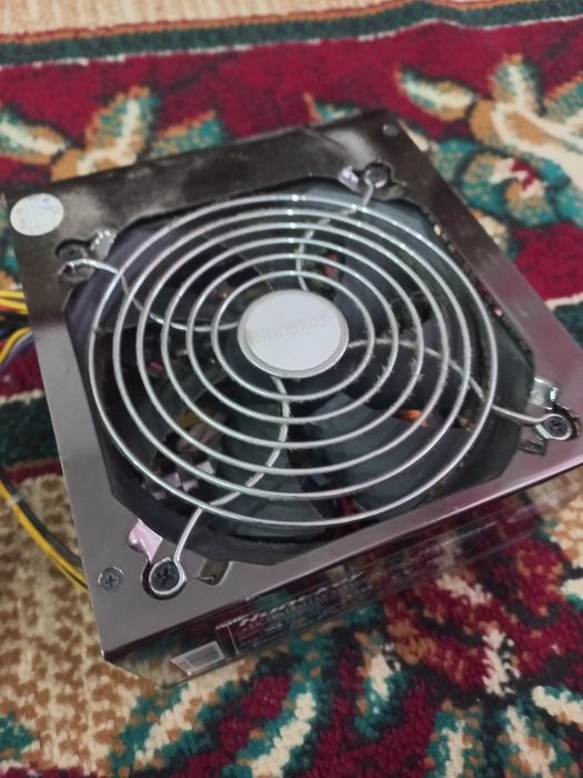 Продам блок питания Huntkey на 450W