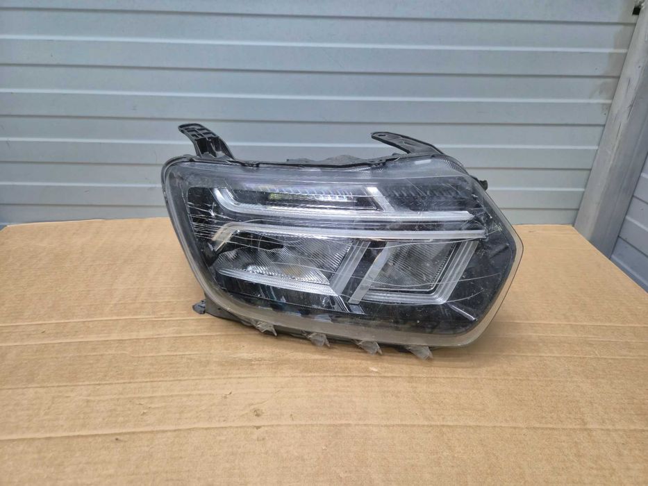 Far dreapta Dacia Duster 2 An 2022 - 2024 cod 260109550R