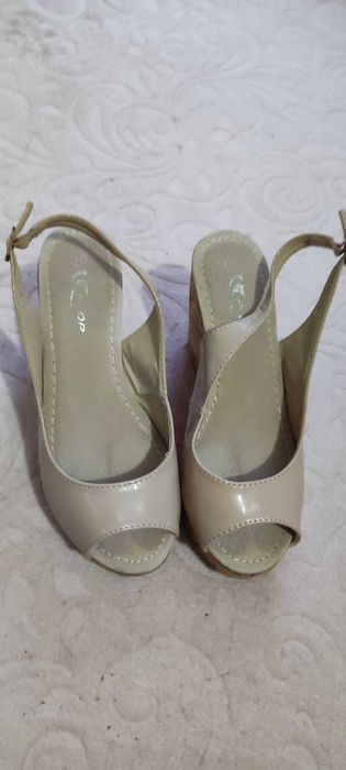 Сандали на платформа