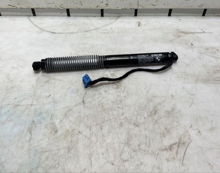Vând Amortizor porbagaj electric   Bmw G30 / F90 dreapta – 8737952