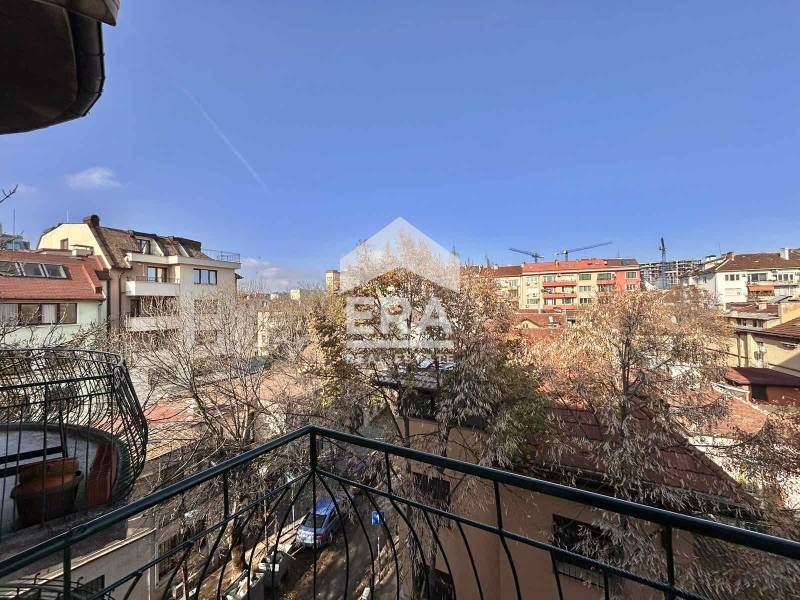 Дава се под наем Четиристаен апартамент в София, Оборище - 90 кв.м за 867 € - Снимка #1