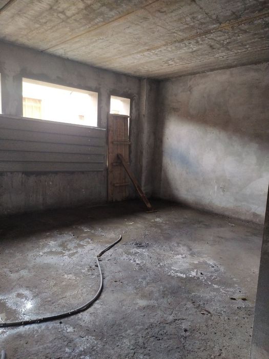 Продается коробка на Охунбабаеве.    Коробка холатида уй сотилади