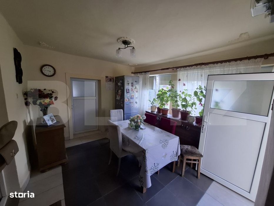 Casa 2 camere, 100 mp, anexe de vanzare, zona Gelu