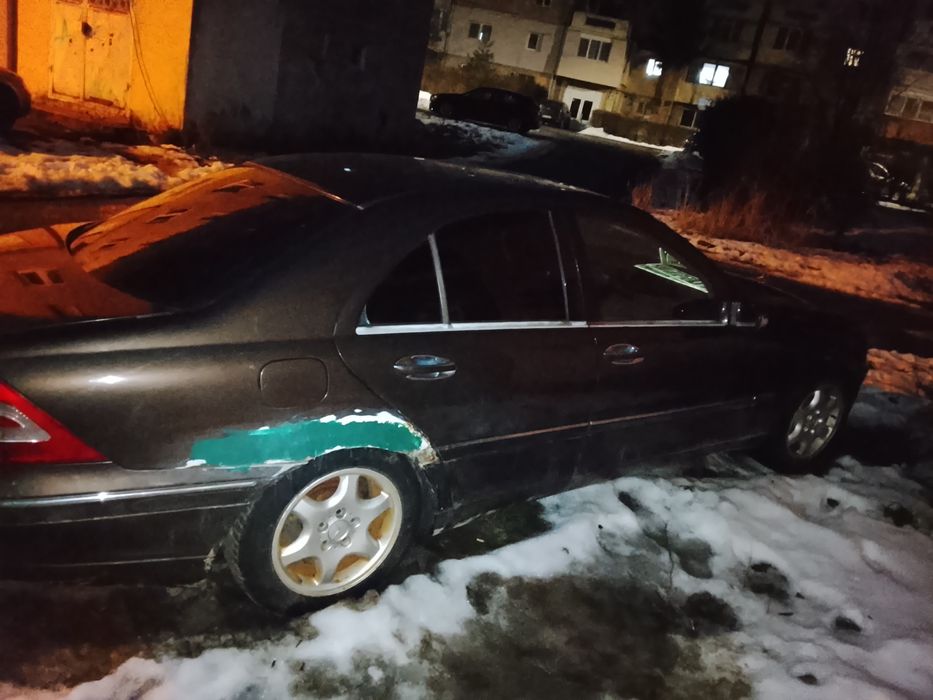 Vând Mercedes c180