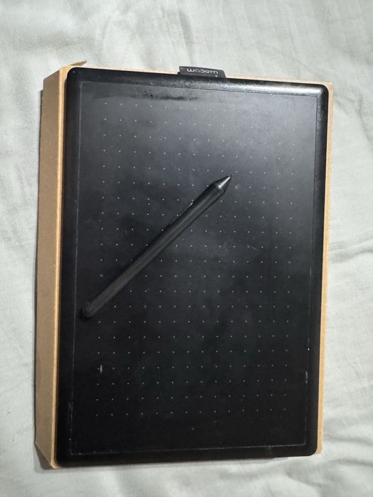 Графический планшет Wacom One Medium