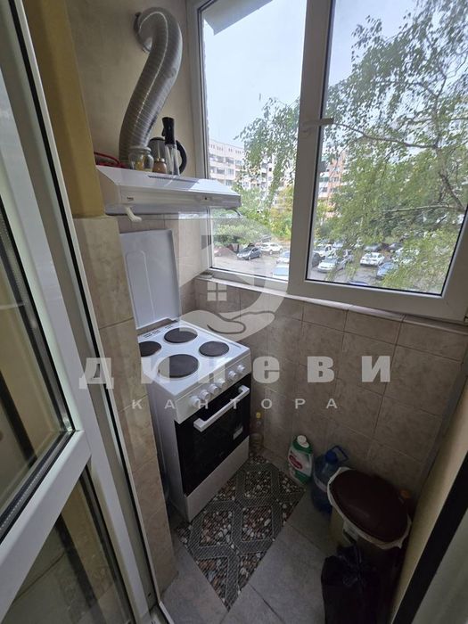 Продава тристаен до СУ Иван Вазов