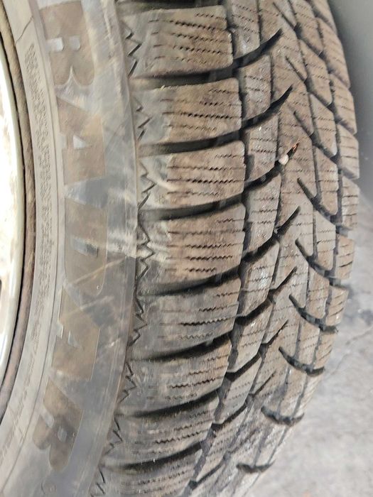 Продавам 4 броя зимни гуми с джанти и тасове – 205/55 R16