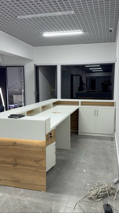 Resepshn stol ofis va qabul uchun