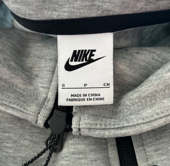 Vand Bluză Nike Tech Gri