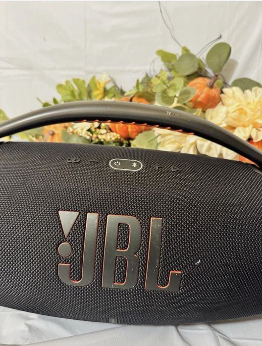 Продавам JBL boombox 3