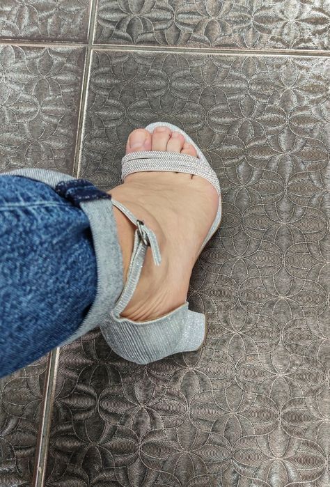 Сандали на висок ток