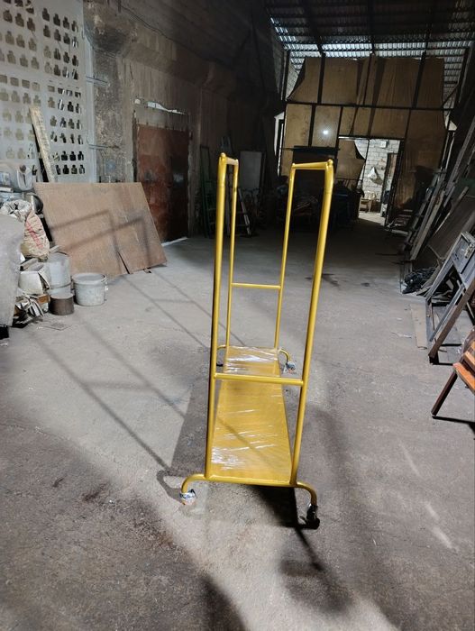 Вешалки для одежды.