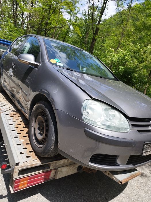 dezmembrez vw golf 5 ușor avariat cod motor bca 1,4 benzina
