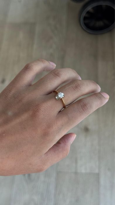 Золото. Золотое кольцо с бриллиантом