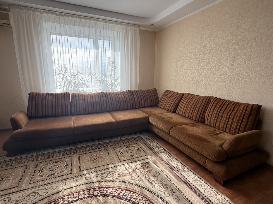 Продам мягкий уголок: угловой диван + кресло