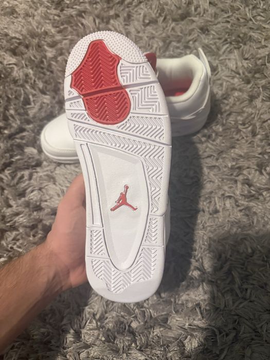 Jordan 4 metallic red marime 43