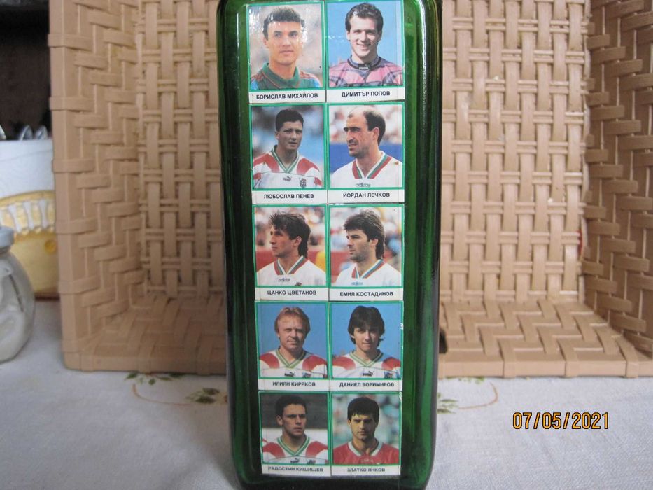 Футболна фен-бутилка с цветни снимки на български герои от САЩ94