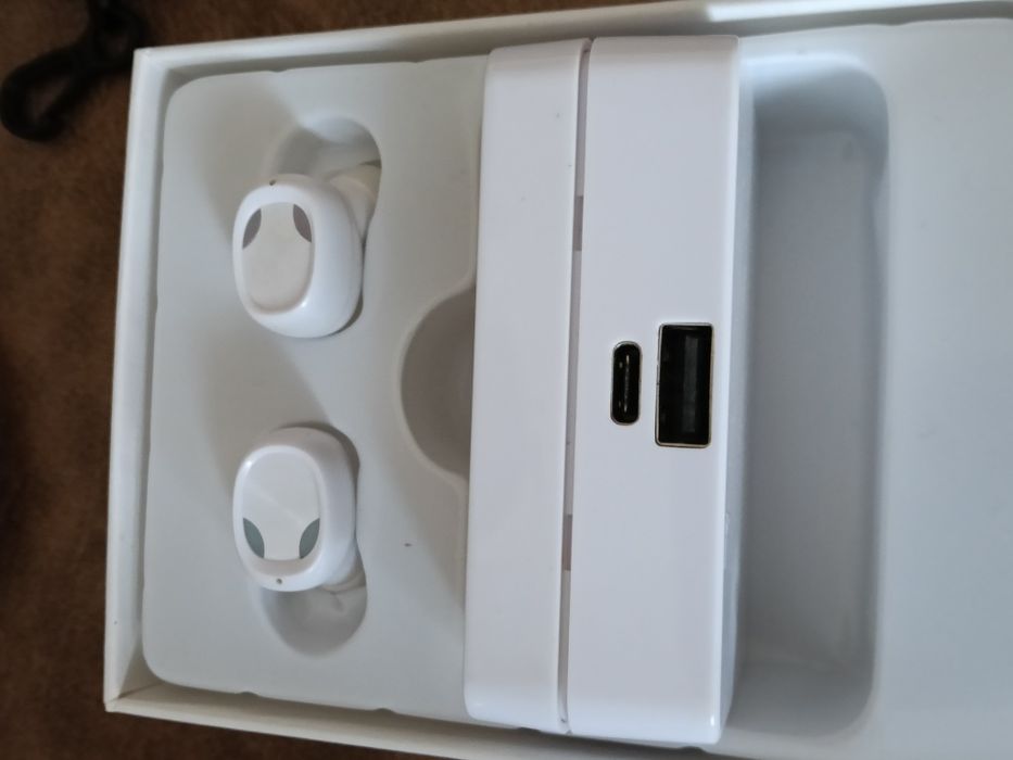 Căști wireless cu baterie de capacitate mare.