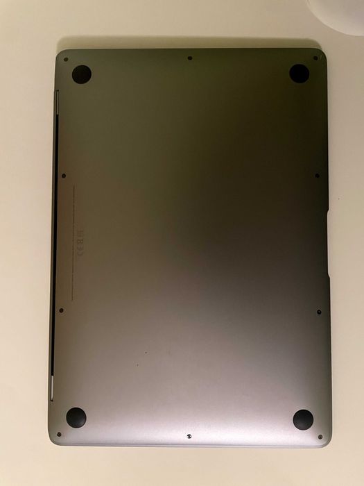 MacBook Air M1 (2020) – 8GB RAM / 256GB SSD / Дефектен дисплей