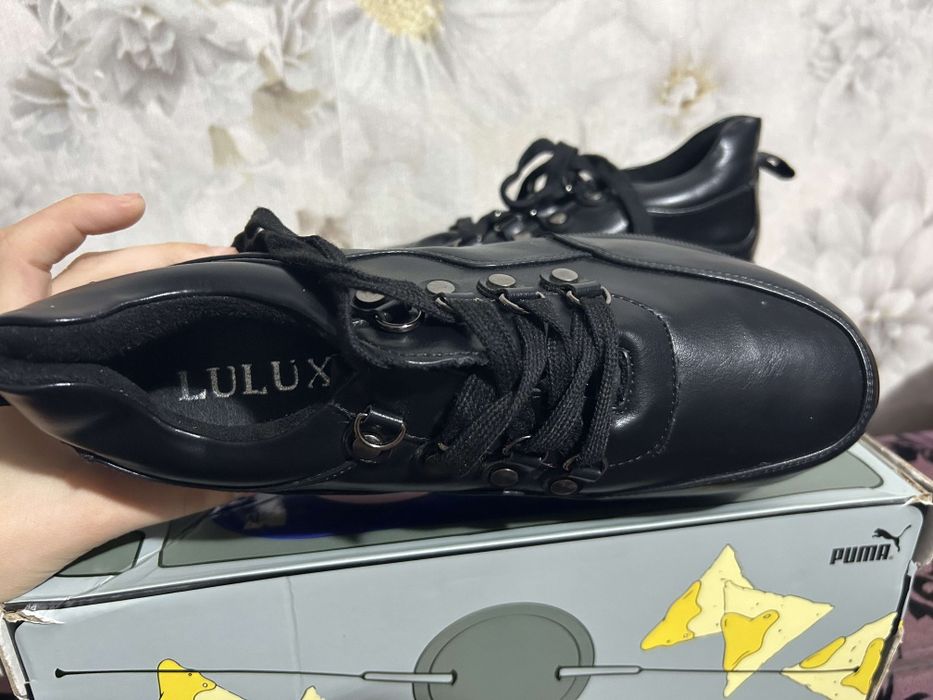 Vând adidasi noi mărimea 39 unisex