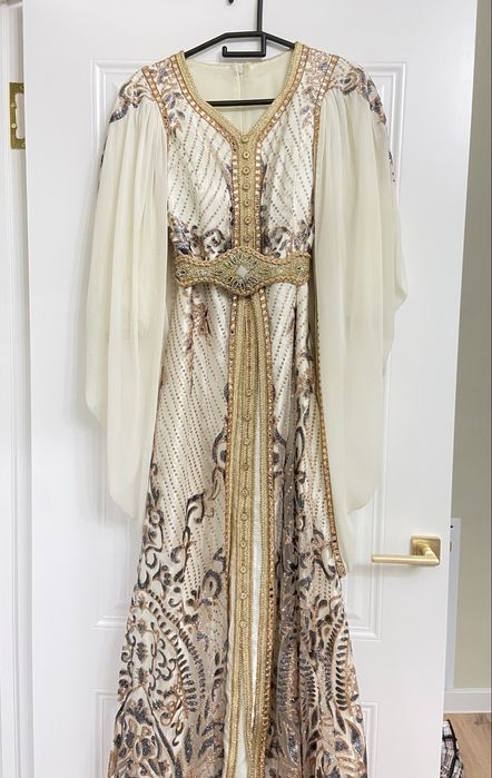 Продам красивые вечерние платья!