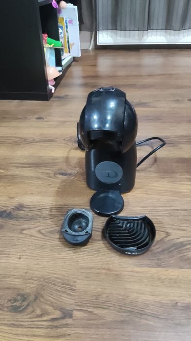 Кафемашина  с капсули Krups 
подходяща за система Dolce Gusto на части